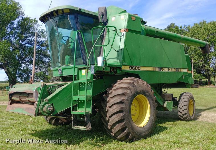 1990 John Deere 9600 combine - DQ7138