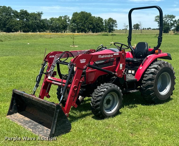 2017 Mahindra 2538 MFWD tractor - DX0741