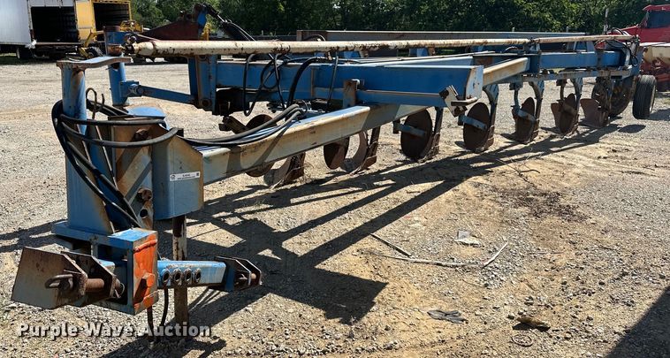 DMI 900 Series Hydra Wide seven bottom plow - EJ4342