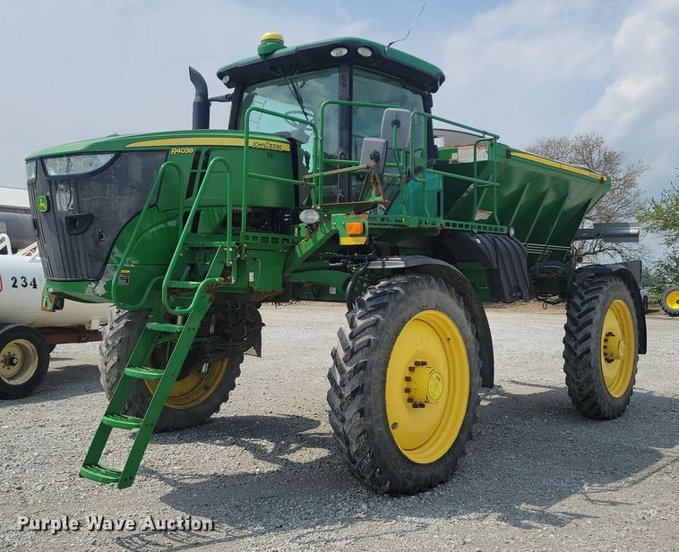 2014 John Deere R4038 spreader - KB9037