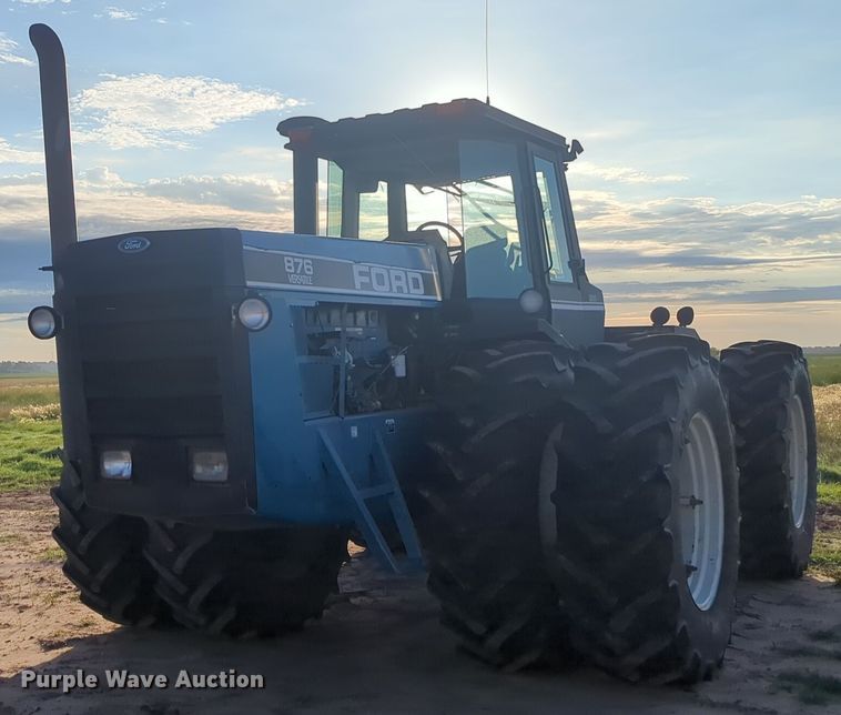 1993 Ford Versatile 876 4WD tractor - NG9886