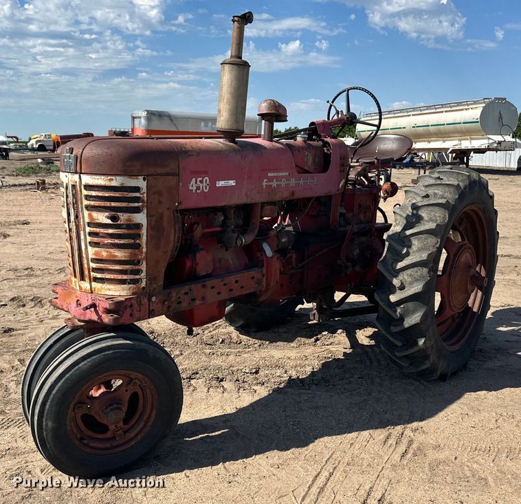 International Harvester McCormick Farmall 400 tractor - OL9620