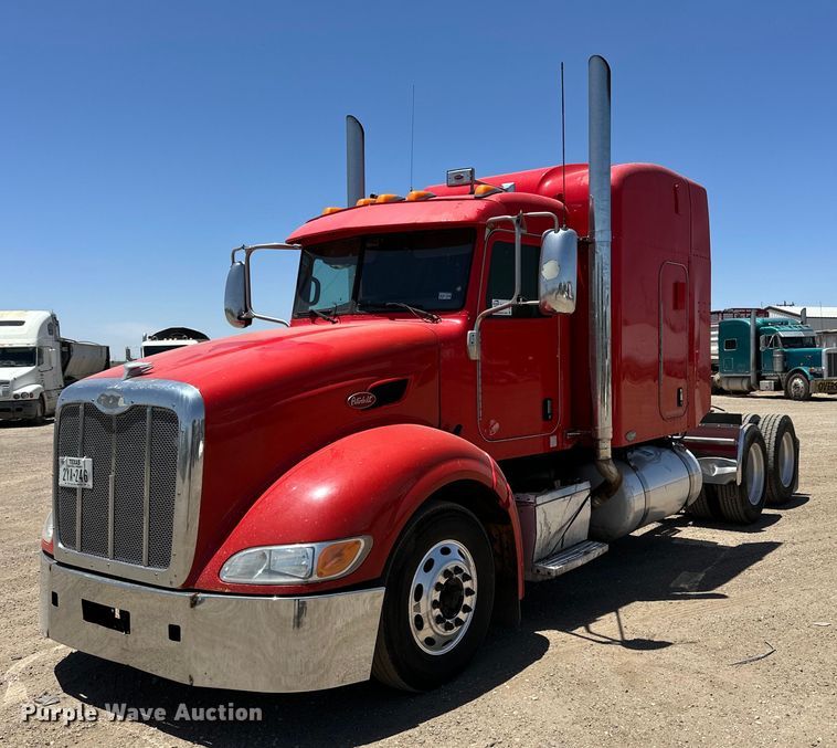 2010 Peterbilt  386 semi truck - DK6642