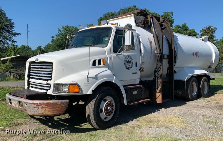 1999 Sterling L8513 refuse truck - DM7911
