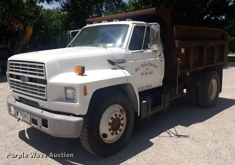 1994 Ford F700 dump truck - DQ7118