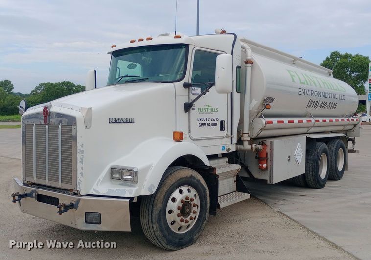 2004 Kenworth T800 tank truck - DQ7202