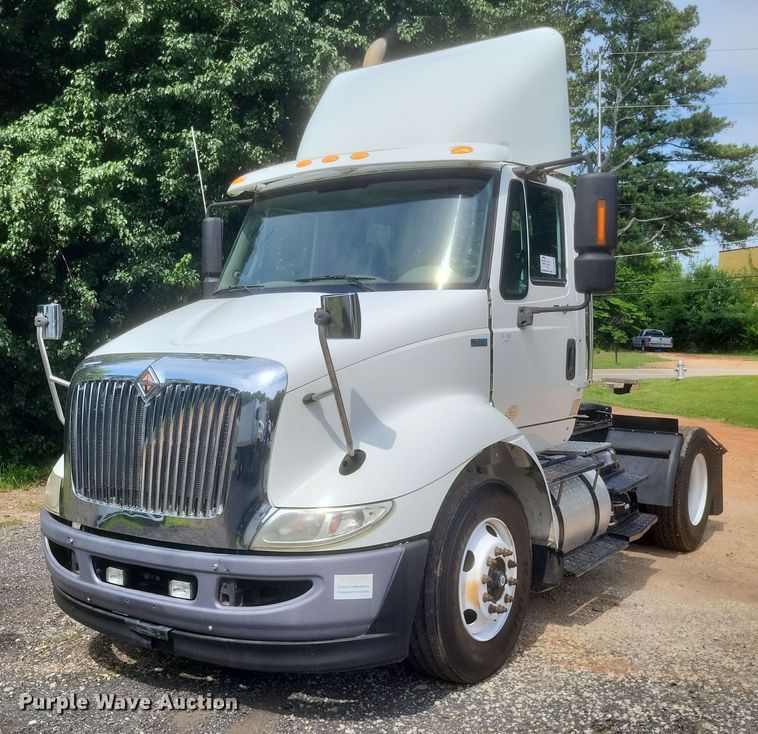 2012 International  TranStar 8600 semi truck - DR4812
