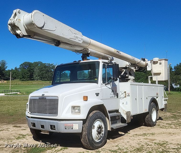 1996 Freightliner  FL80 bucket truck - DR4847