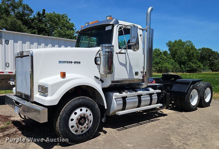 2009 Western Star semi truck - DR8641