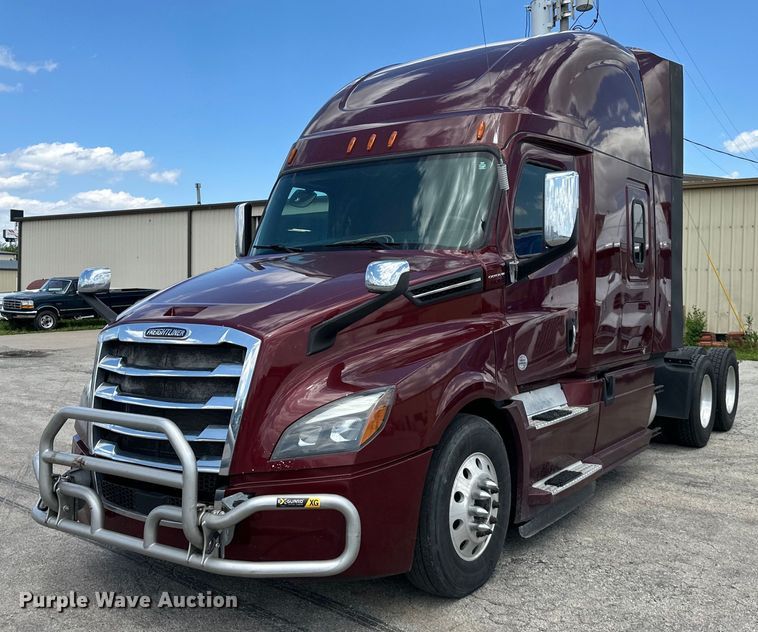 2019 Freightliner  Cascadia semi truck - DS4170