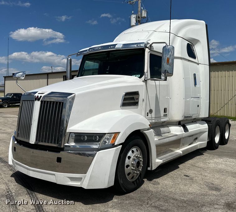 2018 Western Star  5700XE semi truck - DS4171
