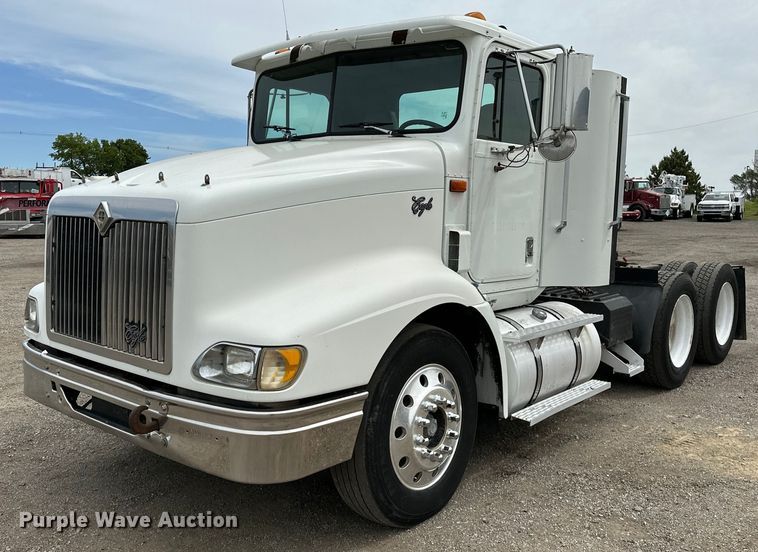 1999 International  9200 semi truck - EG1468