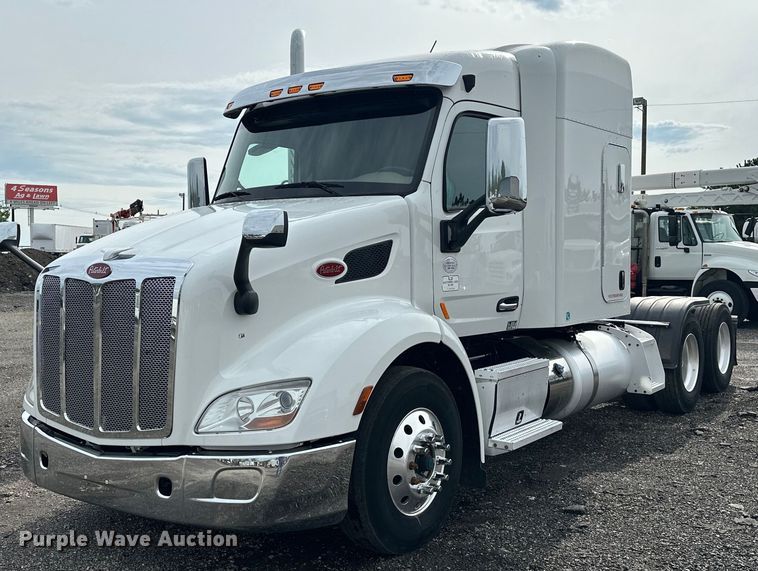2019 Peterbilt  579 semi truck - EG1629