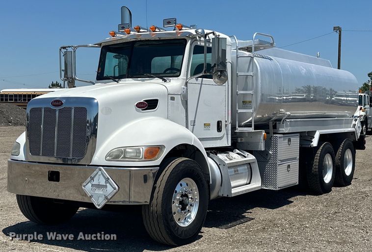 2009 Peterbilt  340 tank truck - EG1663