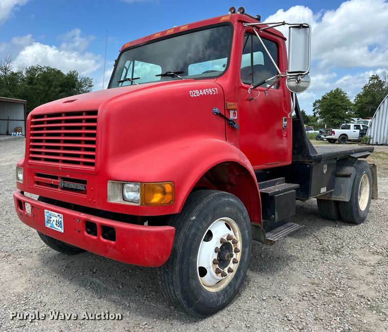 2002 International  8100 flatbed truck - EJ4364