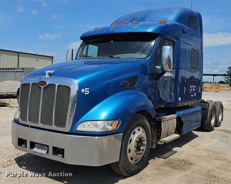 2006 Peterbilt  387 semi truck - EJ5600
