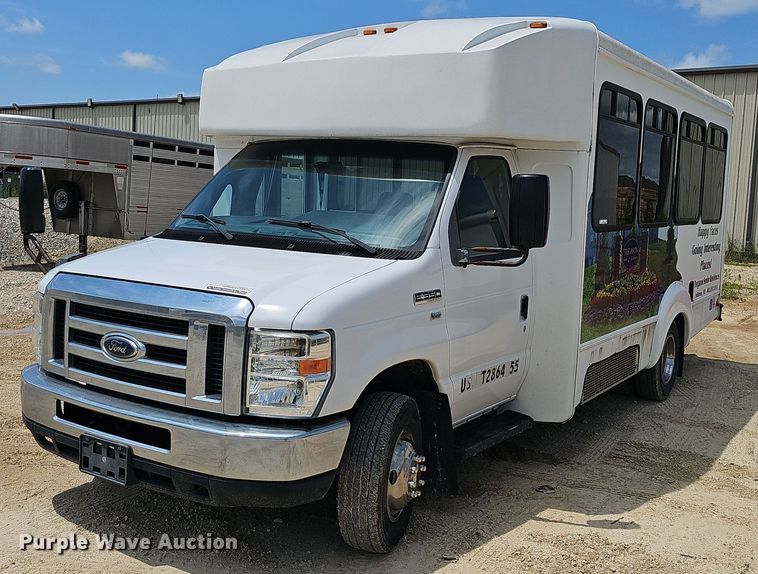 2013 Ford Super Duty E350 shuttle bus - EJ5602