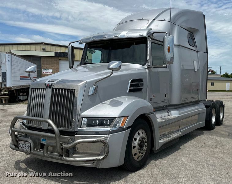 2020 Western Star  5700XE semi truck - EJ6891