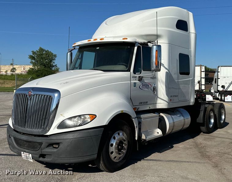 2014 International  ProStar Plus 122 semi truck - EJ6894