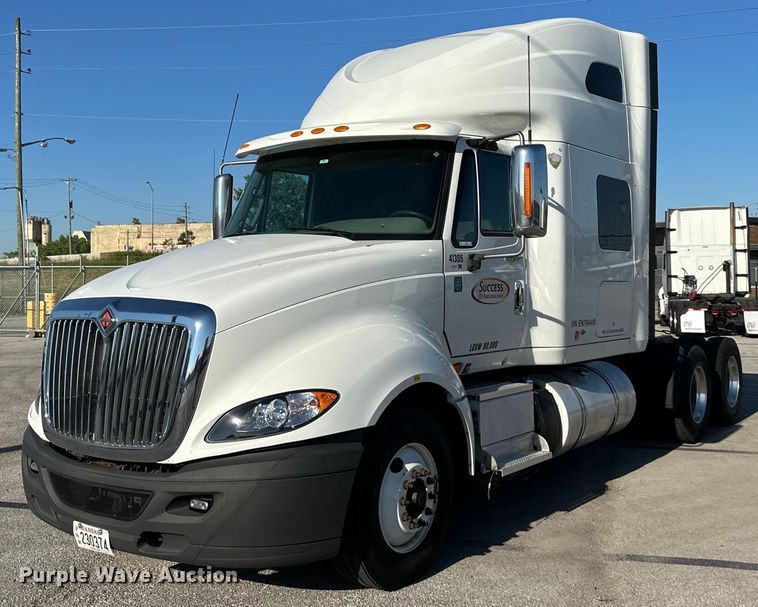 2014 International  ProStar Plus 122 semi truck - EJ6896