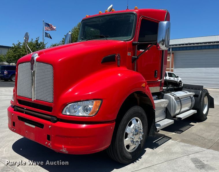2015 Kenworth  T400 semi truck - EJ6903