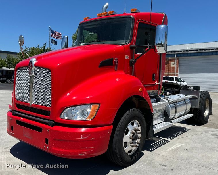 2017 Kenworth  T400 semi truck - EJ6904