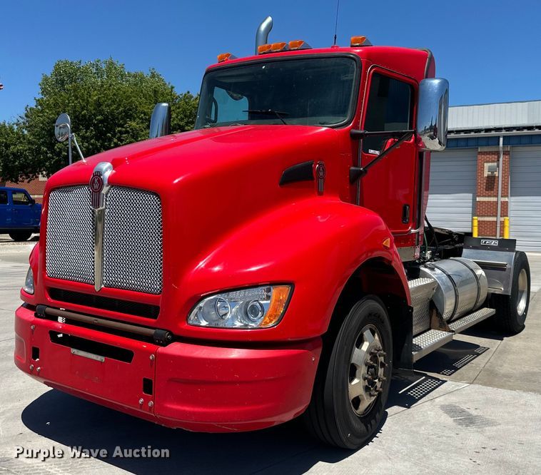 2016 Kenworth T400 semi truck - EJ6905