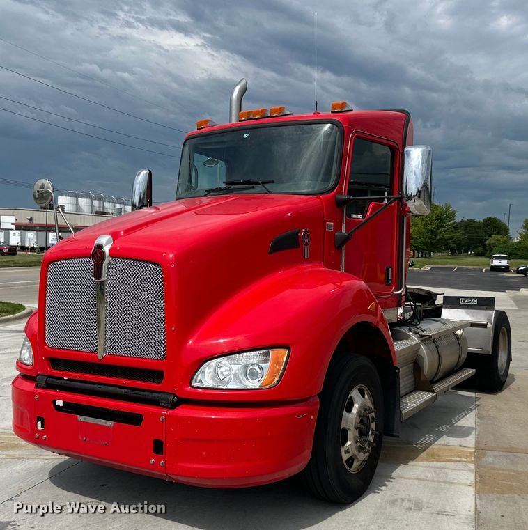 2016 Kenworth  T400 semi truck - EJ6988