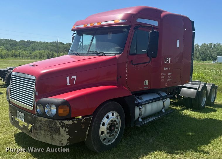 2001 Freightliner  CST120 semi truck - EK1407