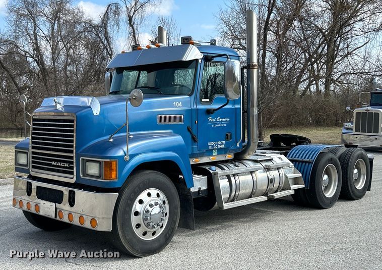 2012 Mack CHU613 semi truck - EK4177