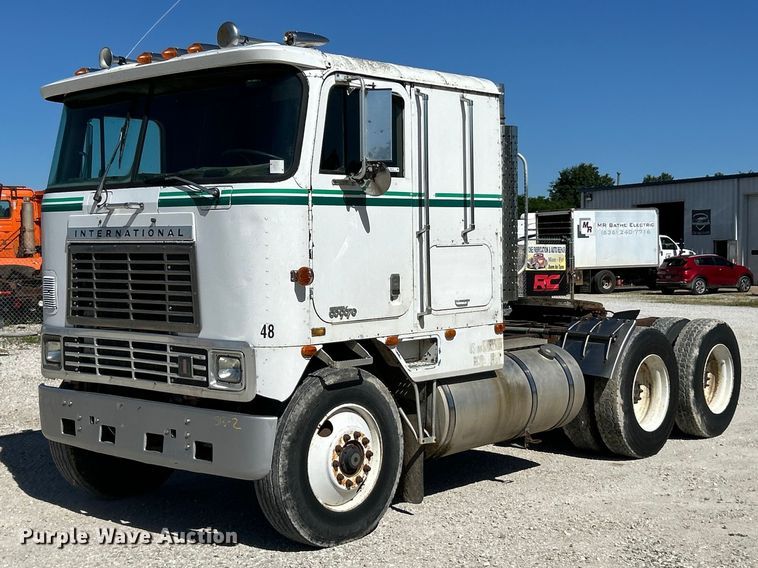 1982 International  CO-9670 semi truck - EK4774