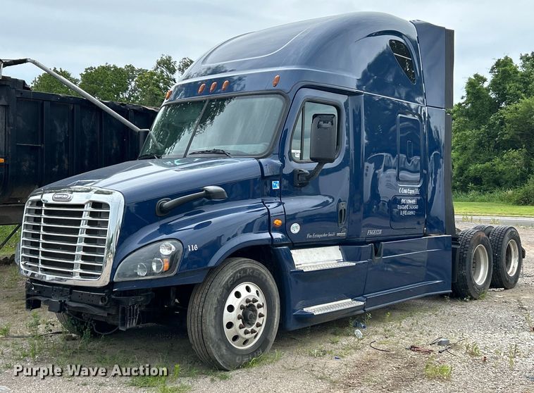 2015 Freightliner  Cascadia Evolution semi truck - EK4845