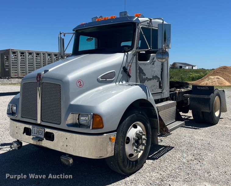2008 Kenworth T300 semi truck - EK8639