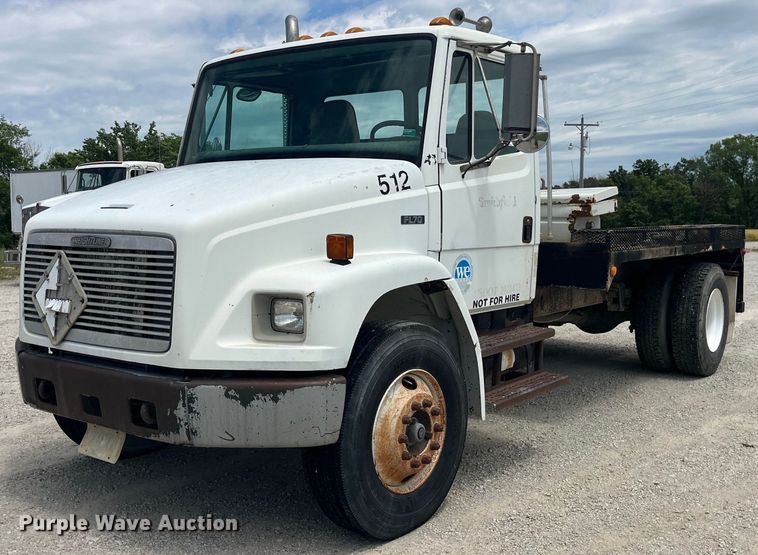 1995 Freightliner  FL70 flatbed truck - EK8655