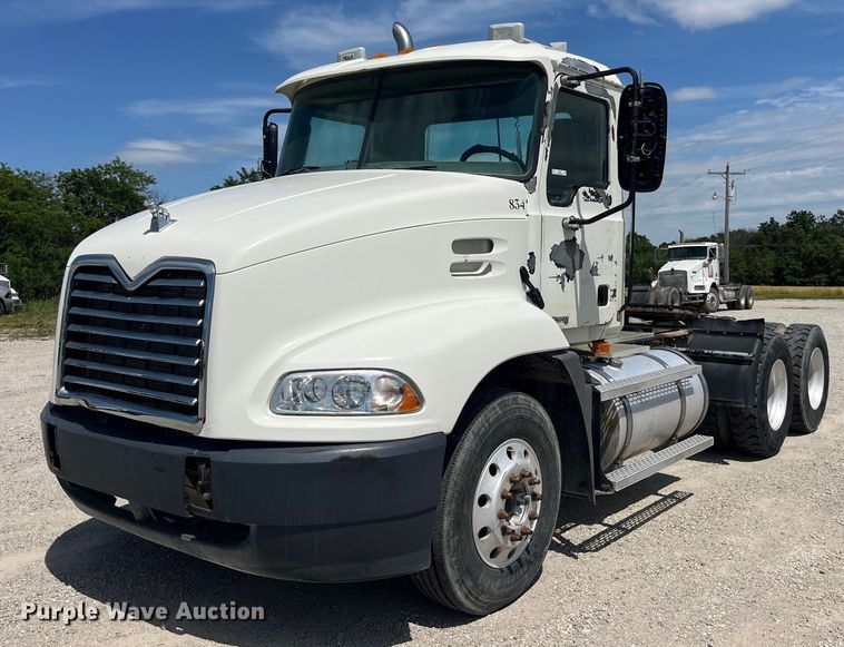 2007 Mack CXN613 semi truck - EK8657