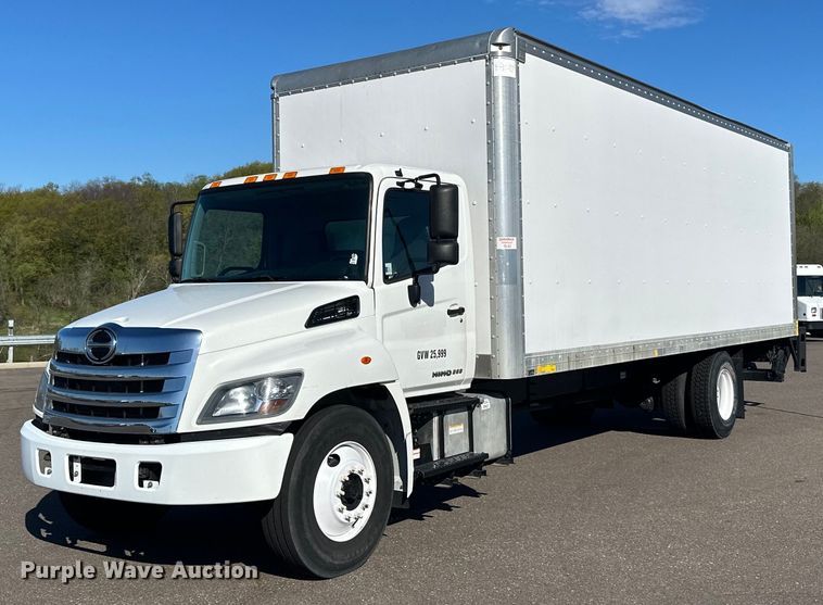 2018 Hino 268A box truck - LR9324