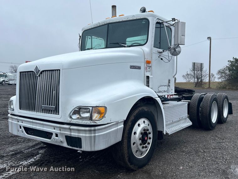 1999 International  9100 semi truck - OI9566
