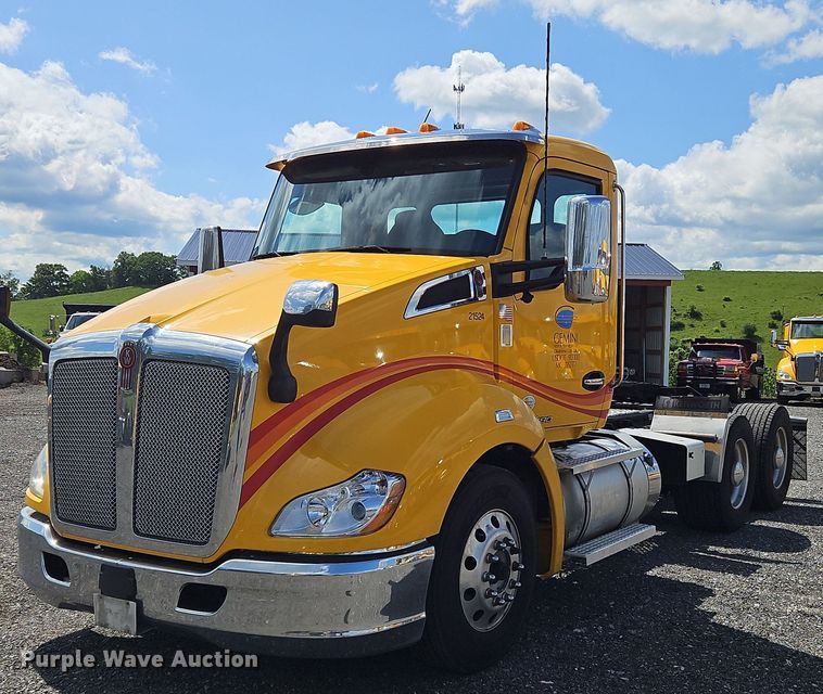 2021 Kenworth  T680 semi truck - OK9898