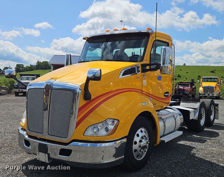 2020 Kenworth  T680 semi truck - OK9899