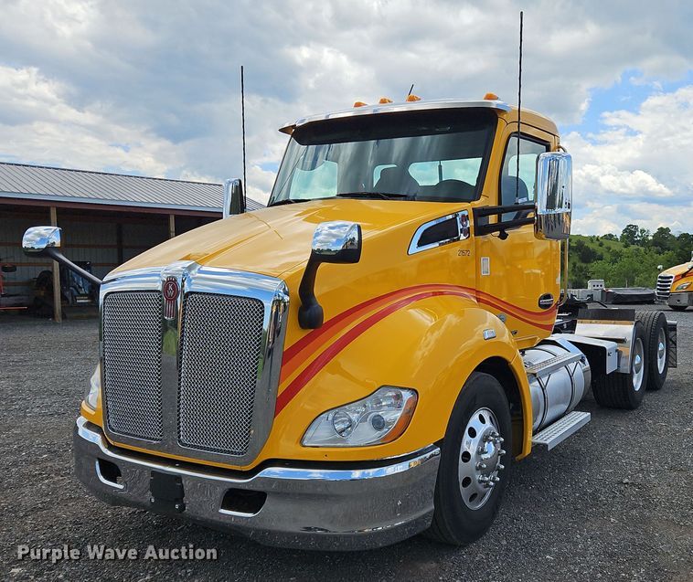 2021 Kenworth  T680 semi truck - OK9928