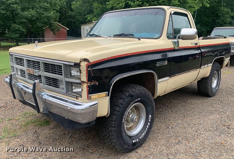 1984 GMC Sierra Classic K1500  pickup truck - DM7917
