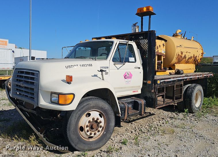 1998 Ford F800 vacuum truck - DN7414