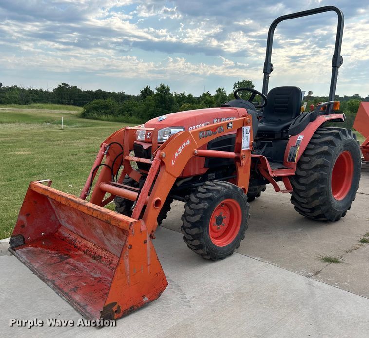 2011 Kubota B3300SU MFWD tractor - DO6567