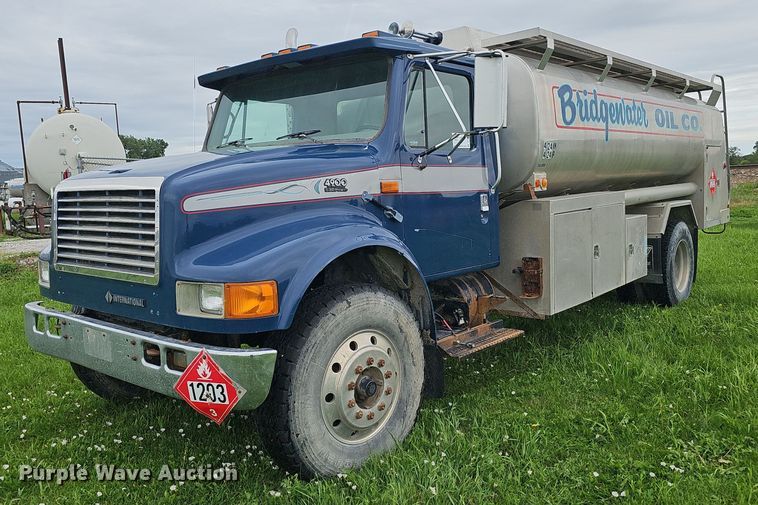 1997 International 4900 fuel truck - DP6462