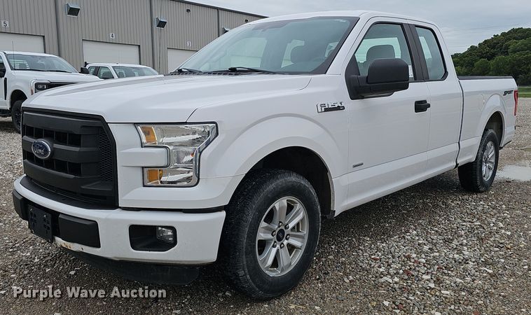 2015 Ford F150 XL SuperCab pickup truck - DP6535