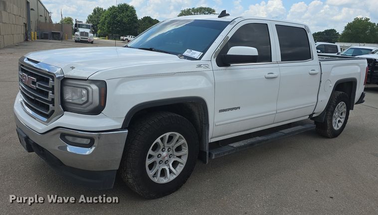 2016 GMC Sierra 1500 Crew Cab pickup truck - DQ4392