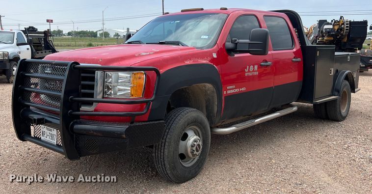 2007 GMC Sierra 3500HD Crew Cab flatbed pickup truck - DS3102