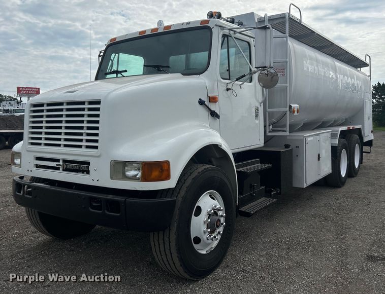 2002 International  8100 fuel truck - EG0715