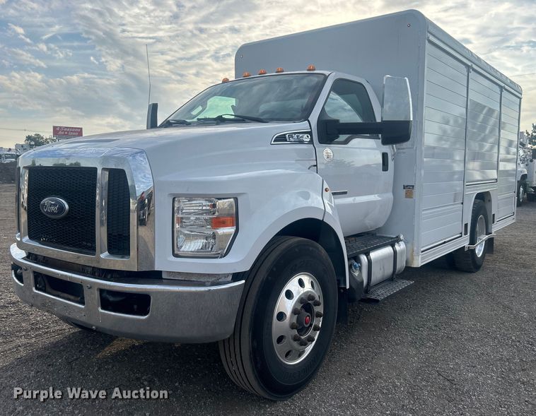 2017 Ford F650 Super Duty  delivery truck - EG0720