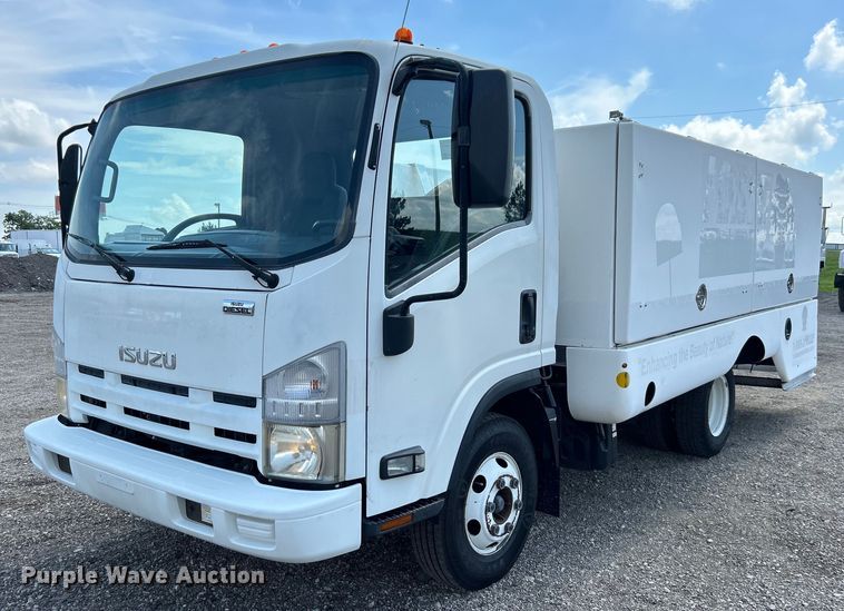 2014 Isuzu NPR sprayer truck  - EG0729